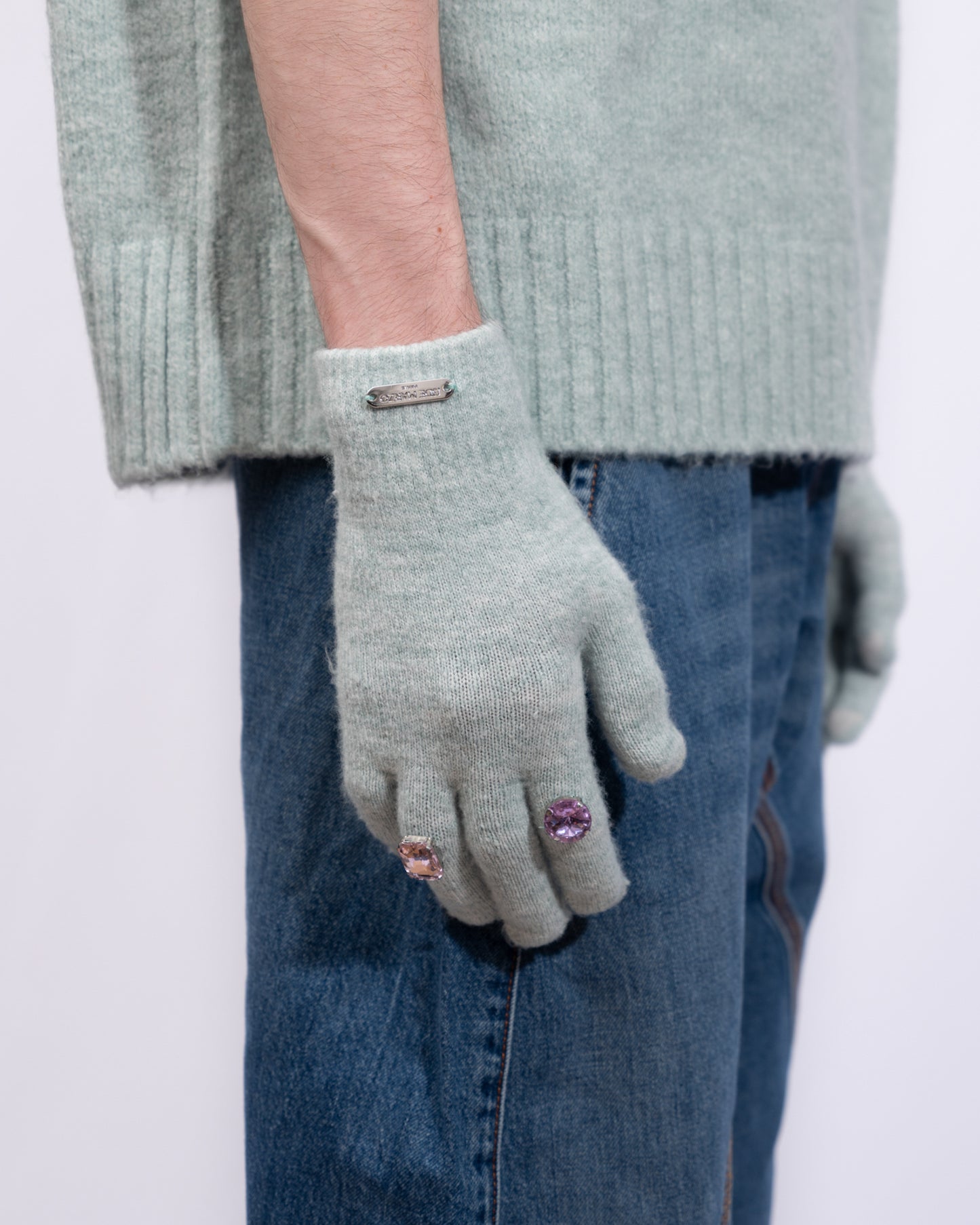 13De Marzo - Gloves Sweater